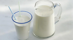牛初乳宝宝尝鲜记：何时开启，益处多多？