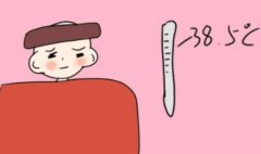 婴儿体温过高要及时降温，可以采取这些措施