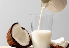 孕妇喝椰子汁能补充营养，但是不要过量服用