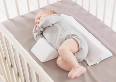 <b>新生儿不睡觉怎么办，试试这些方法能改善睡眠</b>