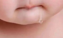 满月婴儿突然流口水是有什么问题吗?满月婴儿都会流口水吗?
