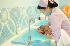 新生儿湿疹怎么办?新生儿湿疹要洗澡注意什么?