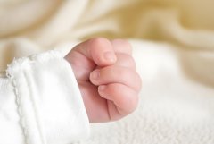 新生儿一般都会握拳头吗?如果不握拳头会怎么样?