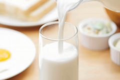 孕期喝牛奶有什么帮助?孕期一天喝多少牛奶?