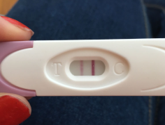 验孕棒显示一深一浅，别急！一分钟教你如何正确解读