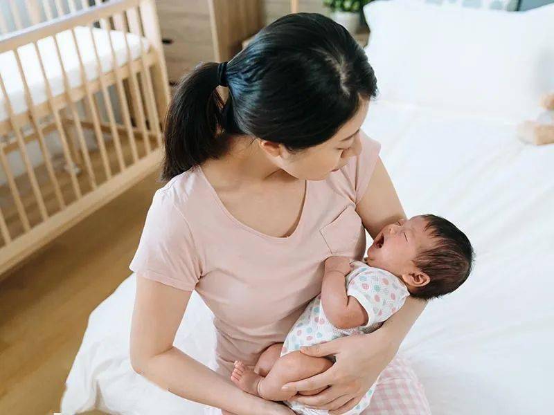 9个月婴儿一夜醒4次，新手妈妈快崩溃：谁可以帮帮我？_手机搜狐网