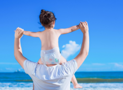 尿不湿的正确使用方法，过期尿不湿不要拿给宝宝用