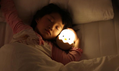 婴儿开灯睡觉，这些隐藏危害你了解吗？