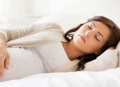 移植胚胎后不要剧烈运动，但长时间卧床坏处也很多！