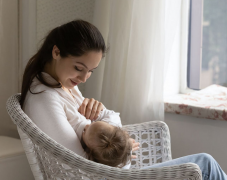 母乳喂养有哪些注意事项？哺乳期产妇能染头发吗？